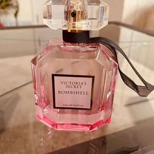 New Bombshell Perfume 1.7 fl oz with box